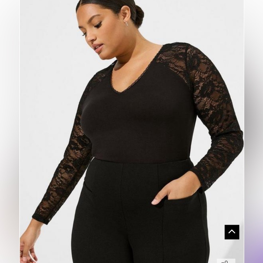 Super Soft v-neck lace sleeve tee top Size 3 22/24 witchy goth sexy